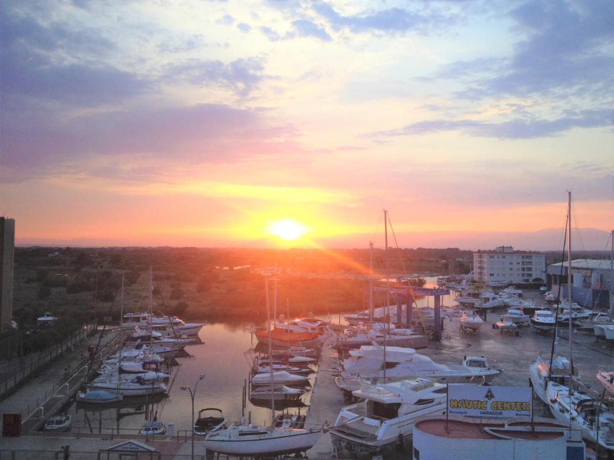 Holidays Penthouse Vues Panoramiques Sur Le Port Naval,Un Sejour Elegant Assure " Wifi Parquing Gratuit Roses Exterior photo