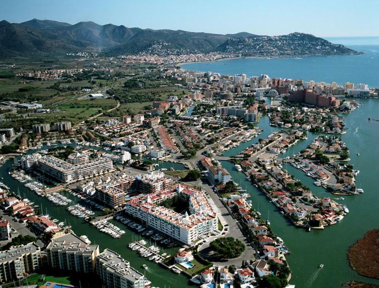 Holidays Penthouse Vues Panoramiques Sur Le Port Naval,Un Sejour Elegant Assure " Wifi Parquing Gratuit Roses Exterior photo