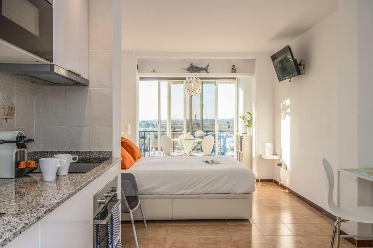 Holidays Penthouse Vues Panoramiques Sur Le Port Naval,Un Sejour Elegant Assure " Wifi Parquing Gratuit Roses Exterior photo